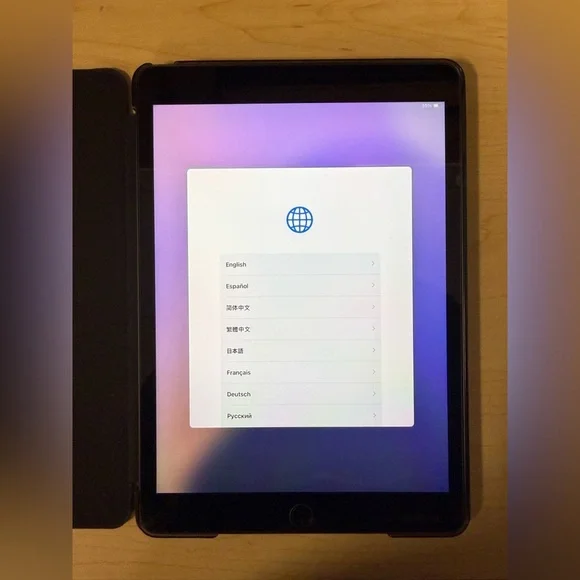 Apple iPad 9th Gen 64GB - Space Gray Black iOS 18.6.2 includes New Case! - Picture 3 of 12